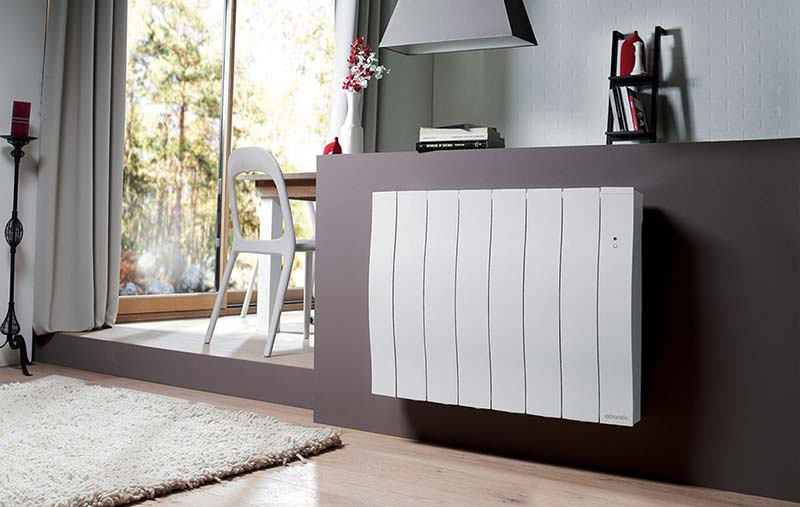 Convecteur électrique élégant dans une maison près de Nantes